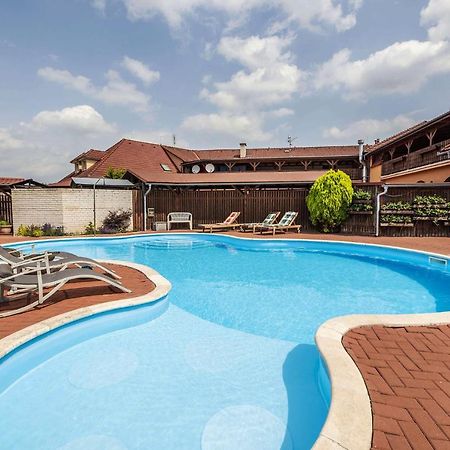 Hotel Aldo Unicov Екстер'єр фото