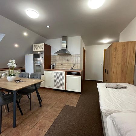Hotel Aldo Unicov Екстер'єр фото