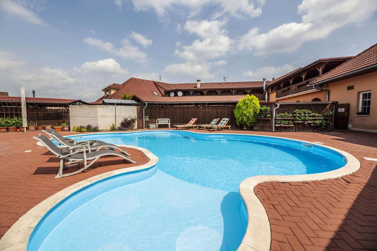 Hotel Aldo Unicov Екстер'єр фото
