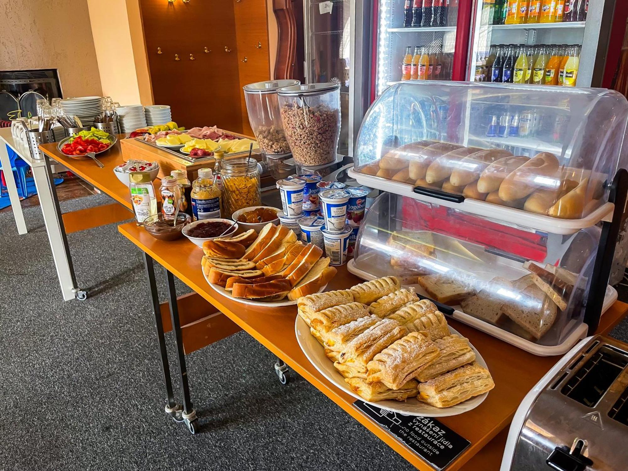Hotel Aldo Unicov Екстер'єр фото