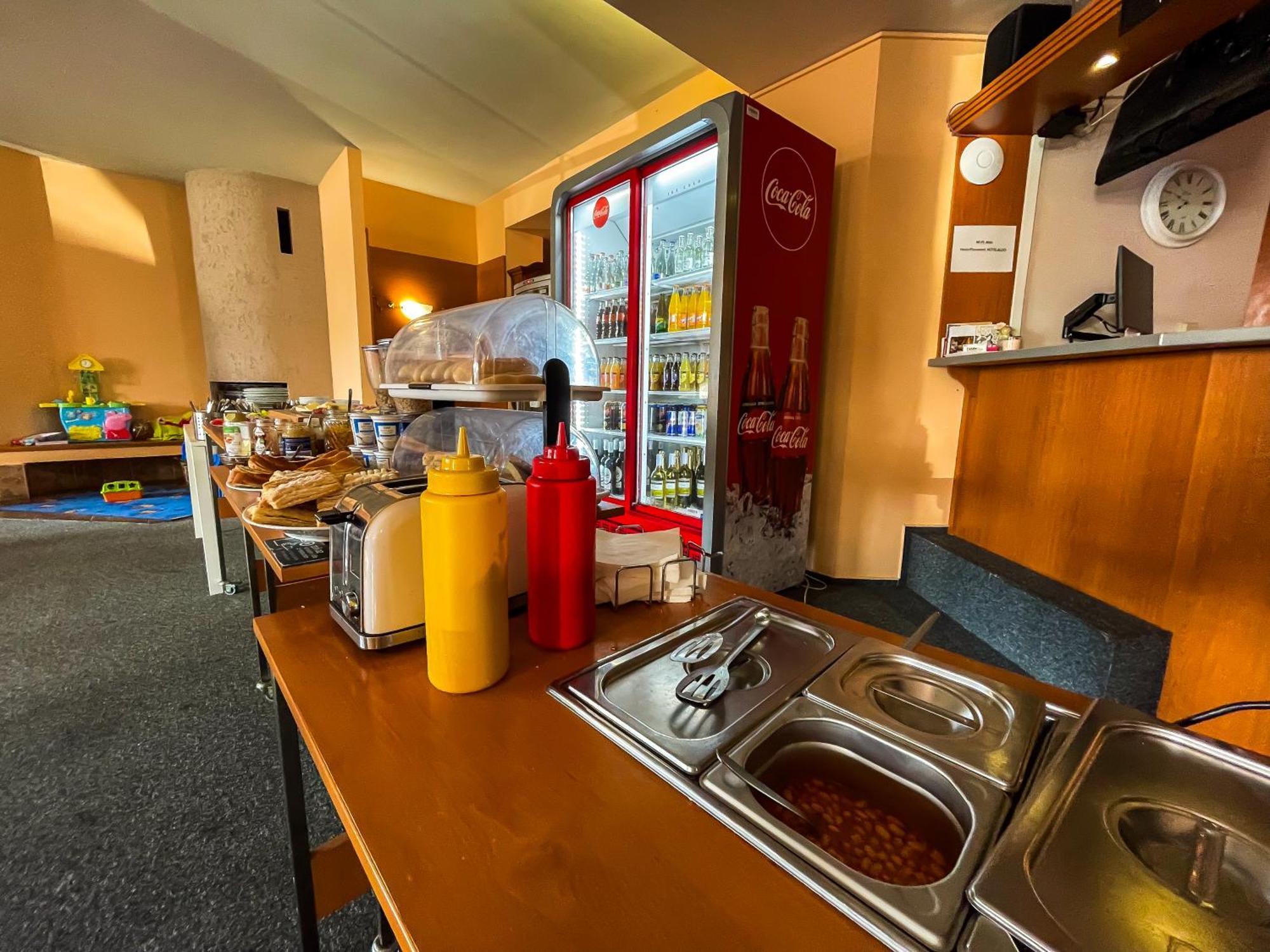 Hotel Aldo Unicov Екстер'єр фото