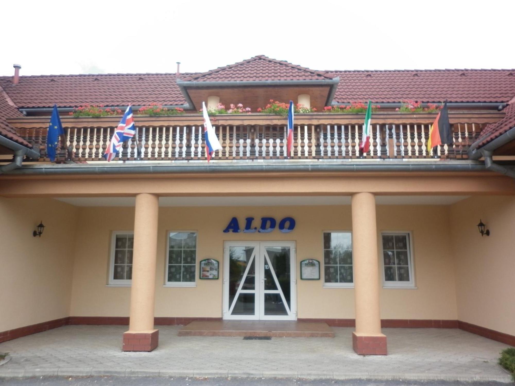 Hotel Aldo Unicov Екстер'єр фото