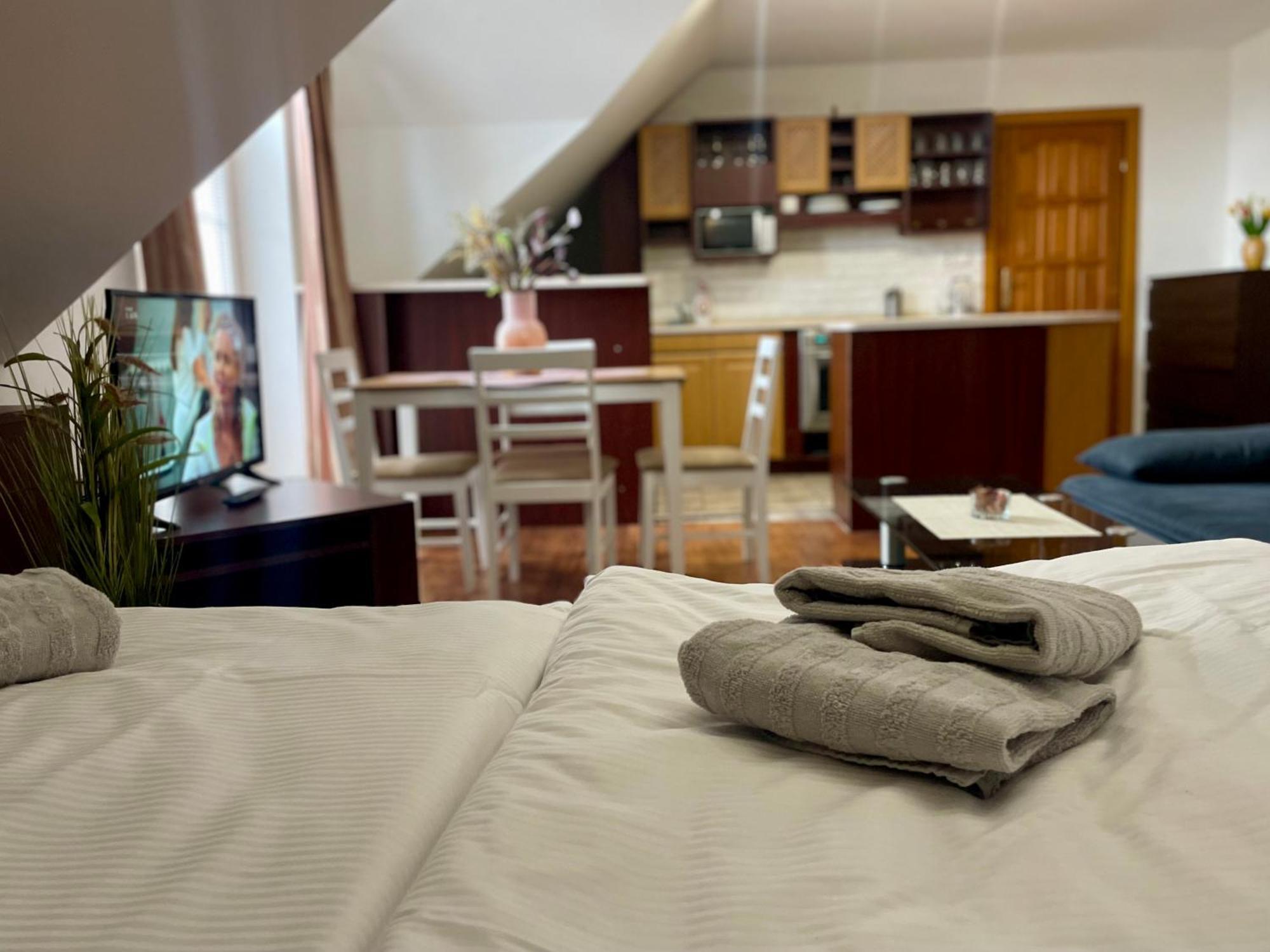 Hotel Aldo Unicov Екстер'єр фото