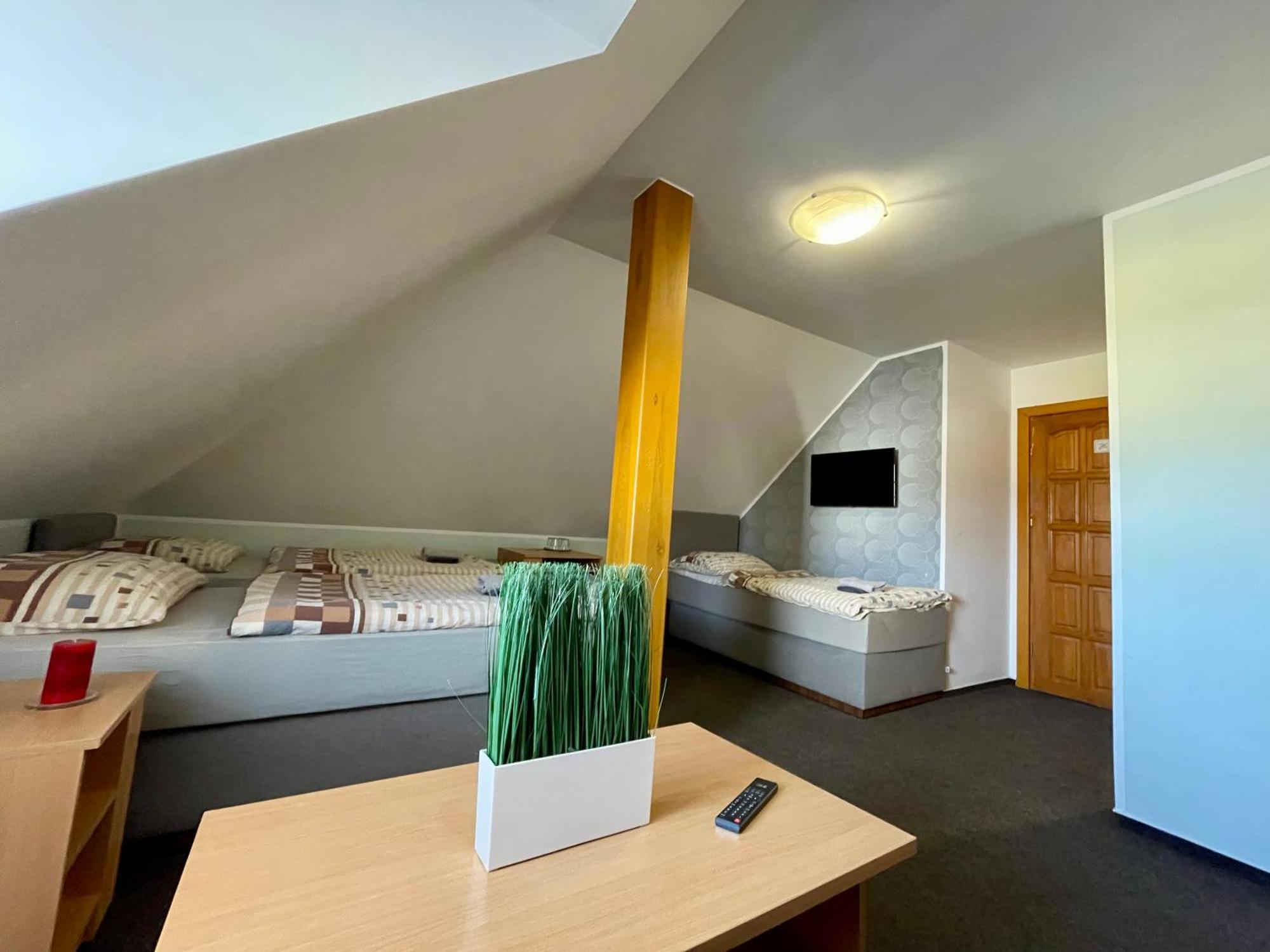 Hotel Aldo Unicov Екстер'єр фото