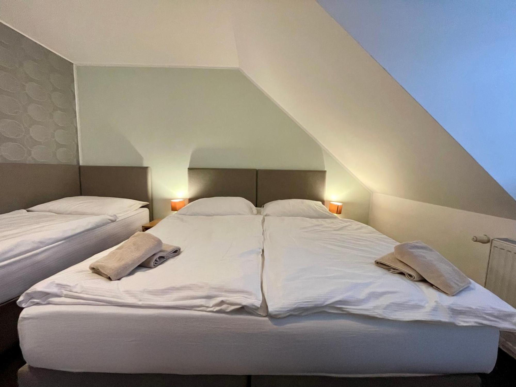 Hotel Aldo Unicov Екстер'єр фото